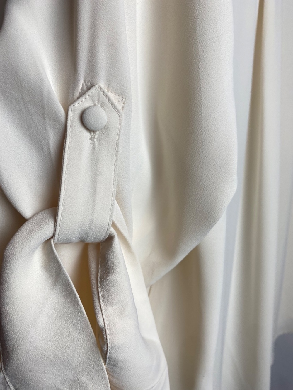 NWT Torrid Harper Womens Plus Size Cream 3/4 Roll Tab Sleeves Pullover Blouse 3X - Picture 5 of 9